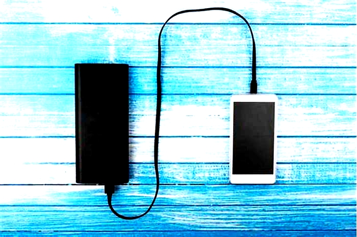 Guide to Choosing a Portable Charger for Your iPhone