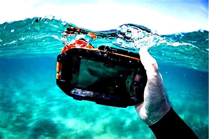 Guide to Taking Crystal-Clear Photos and Videos Underwater with a Waterproof iPhone Case: Choosing the Right Case for Your Diving Depth, Camera Capabilities, and Budget